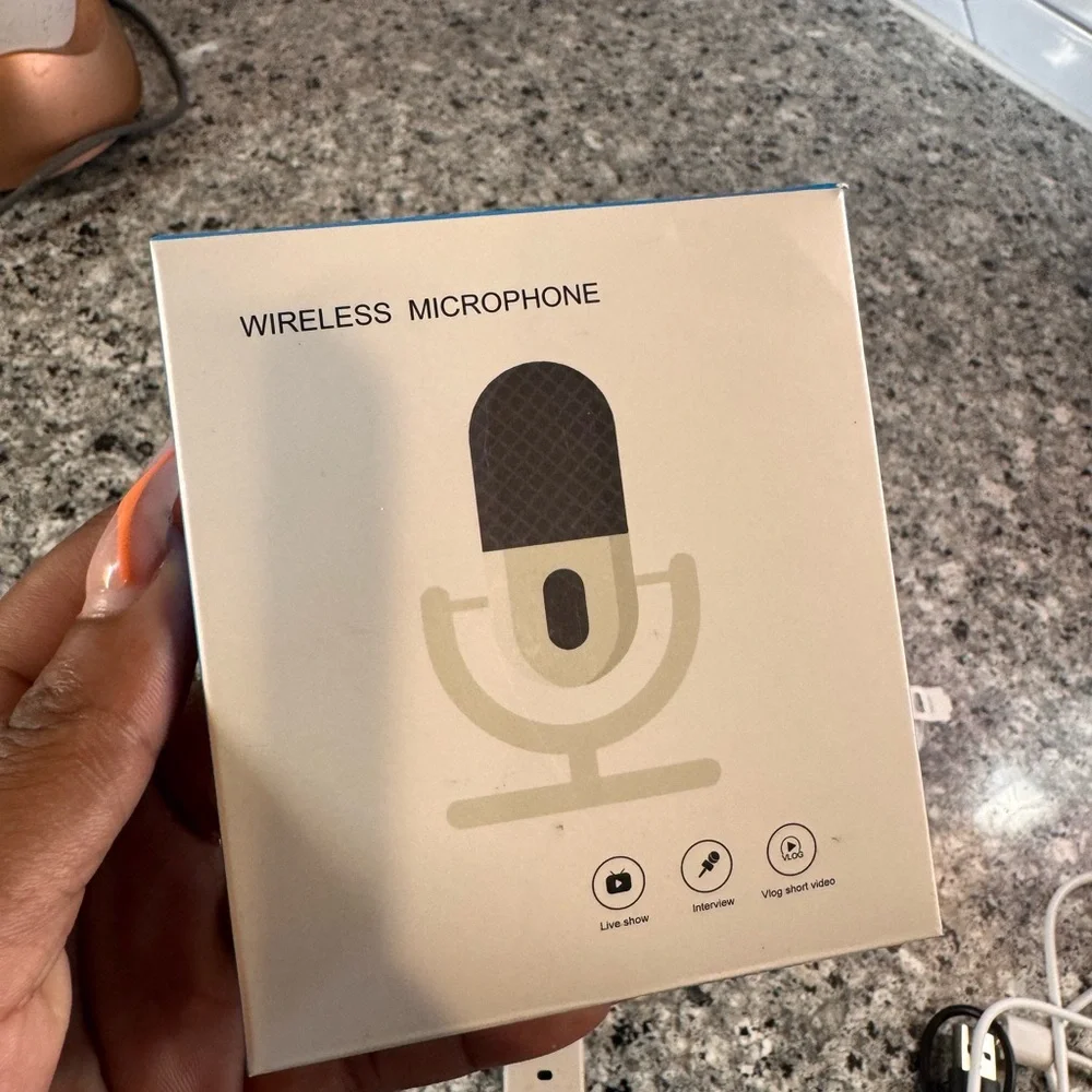 Apple Lightning to Headphone Jack Adapter - Classic White